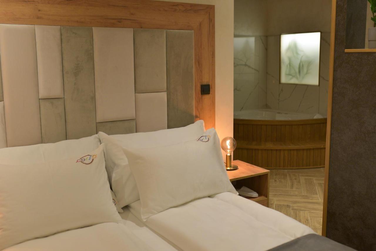 Corso Rooms City Centre โนวีซาด ภายนอก รูปภาพ